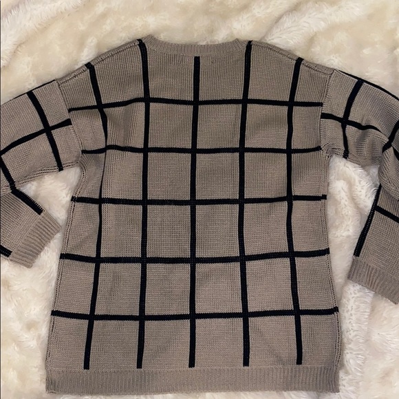 Forver 21 Sweater - Picture 3 of 3